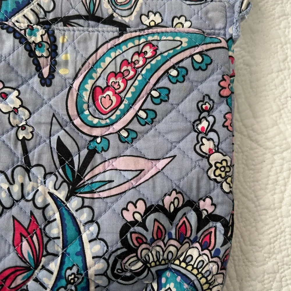 Vera Bradley RFID crossbody bag in Makani paisley pattern. Nice used shape! - Picture 8 of 15
